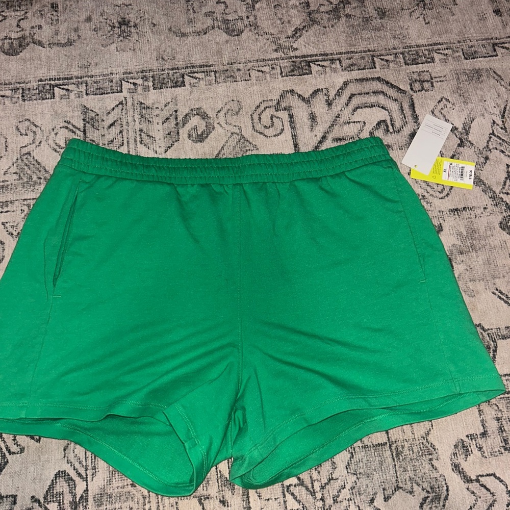 All in motion relaxed fit 3.5” shorts